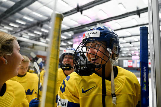 Bläddra bland fler bilder av 2022 IIHF Women's World Championship, day 1, Denmark - Sweden