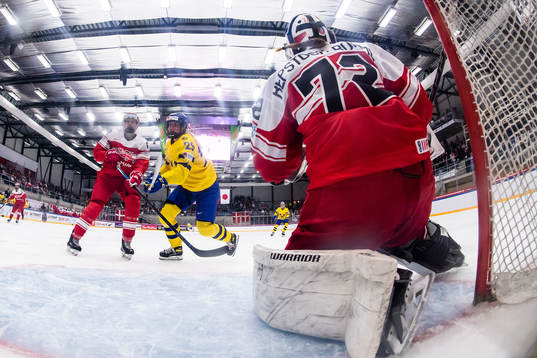 Simone Jacquet of Denmark and Olivia Carlsson of Sweden
