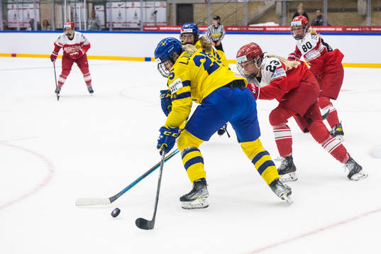Lina Ljungblom of Sweden and Julie Oksbjerg of Denmark