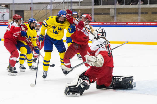 Felizia Wikner-Zienkiewicz of Sweden and Julie Østergaard