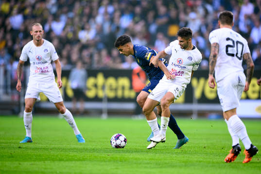 Yasin Ayari of AIK and Michal Trávník of Slovacko