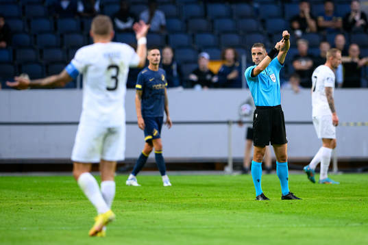 Referee Donatas Rumsas