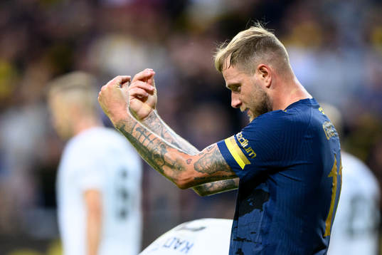 John Guidetti of AIK reacts