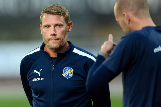 Bläddra bland fler bilder av Fotboll, Div 2 Västra Götaland, Herr, Varbergs GIF - Eskilsminne