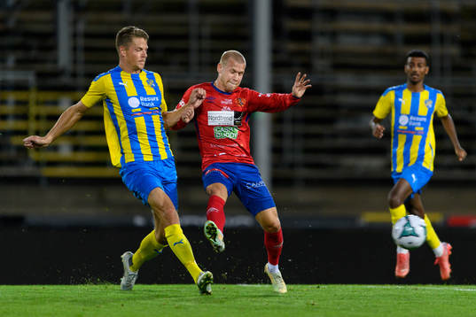 Eskilsminnes Fredrik Liverstam och Varbergs GIFs Lucas