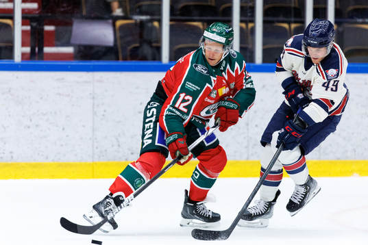 Frölundas Max Friberg och Linköpings Benjamin Maxwell