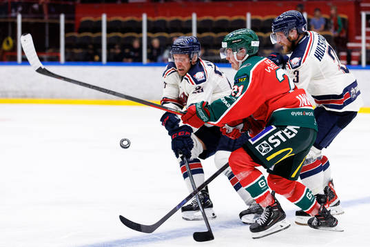Linköpings John Nyberg och Linus Hultström mot Frölundas