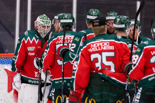 Frölundas målvakt Lars Johansson jublar