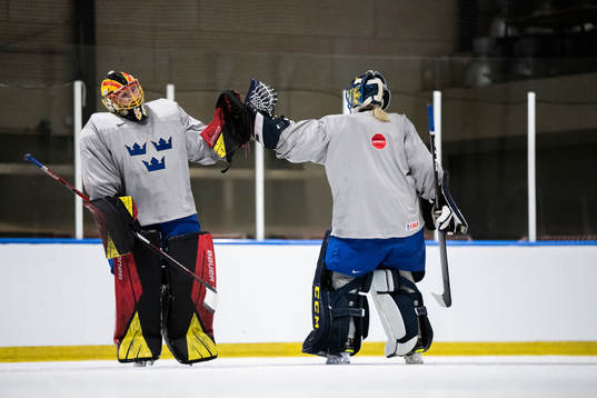 goaltender Ellen Jonsson and goaltender Ida Boman of Sweden