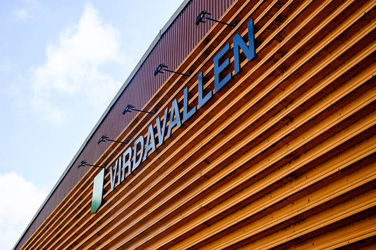 Exteriör vy av Virdavallen före träningsmatchen i