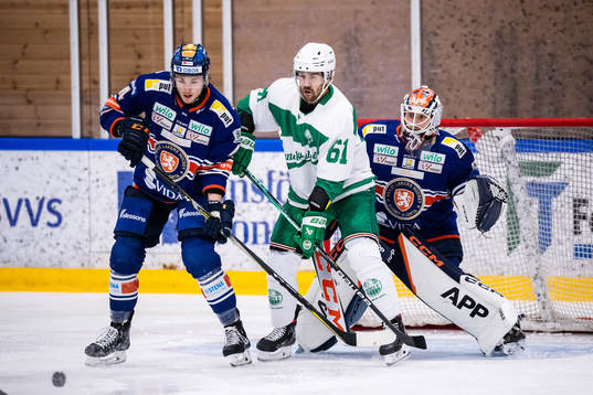 Rögles Ludvig Larsson mot Växjös Keegan Lowe  och