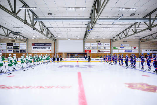 s klubbdirektör Johan Lindbom uppmärksammas före