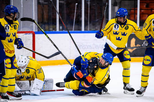Finlands Roope Rajala och Sveriges Wiktor Jerneheim