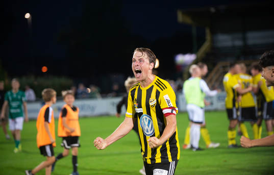 IFK Hässleholms Robin Strömberg jublar  i matchen i div.