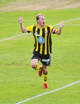 IFK Hässleholms Robin Strömberg jublar över 1-0  i