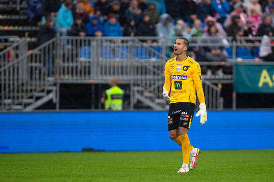 Degerfors målvakt Alfie Malik Whiteman