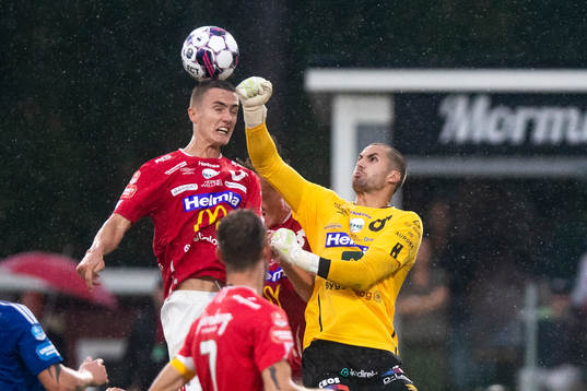 Degerfors målvakt Alfie Malik Whiteman och Albin Mörfelt