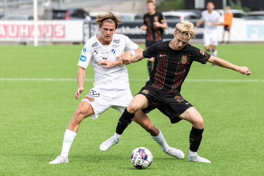 Halmstads Erik Ahlstrand och Brommapojkarnas Theo Bergvall