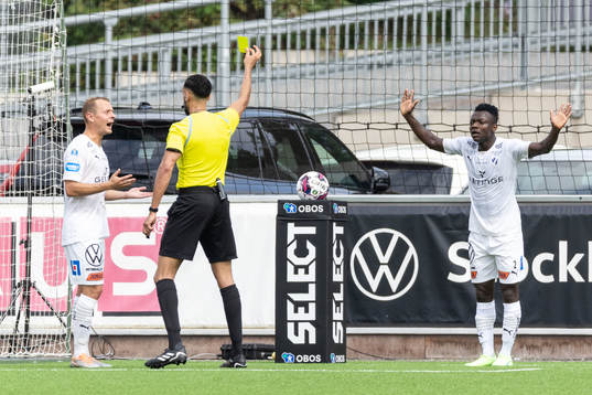 Halmstads Thomas Boakye tilldelas gult kort