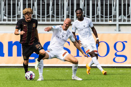 Halmstads Andreas Johansson och Thomas Boakye mot