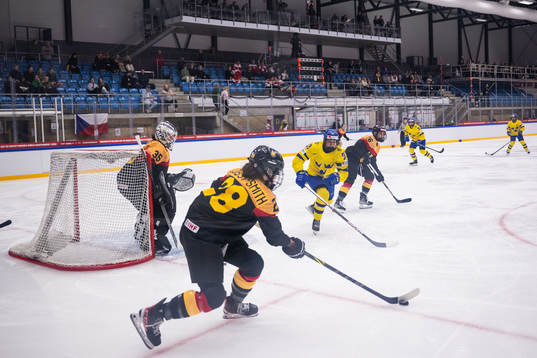 Katarina Jobst-Smith of Germany and Thea Johansson of Sweden