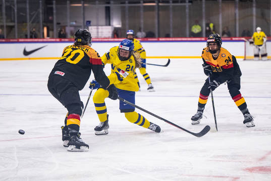 Felizia Wikner-Zienkiewicz of Sweden and Celina Haider of
