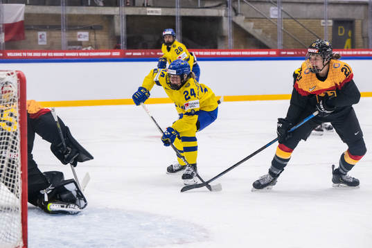 Felizia Wikner-Zienkiewicz of Sweden and Tabea Botthof of