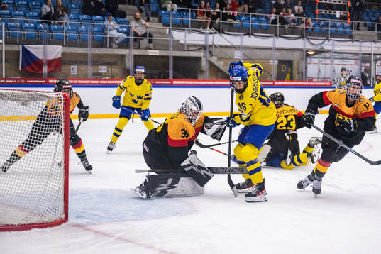 Linnea Johansson of Sweden and goaltender Sandra Abstreiter