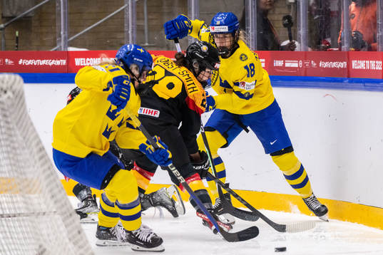 Jenny Antonsson and Celine Tedenby of Sweden