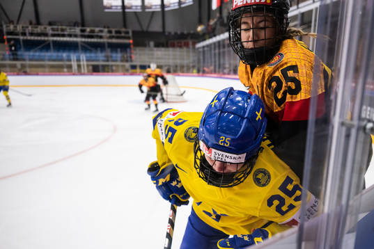 Lina Ljungblom of Sweden and Laura Kluge of Germany