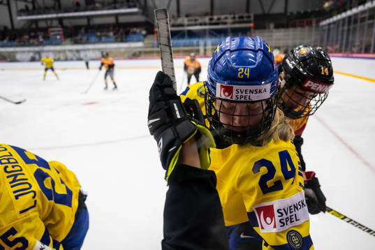 Felizia Wikner-Zienkiewicz of Sweden and Carina Strobel of