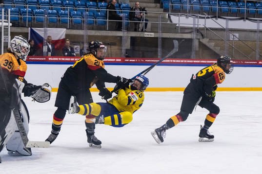 Tabea Botthof of Germany tackles Lina Ljungblom of Sweden