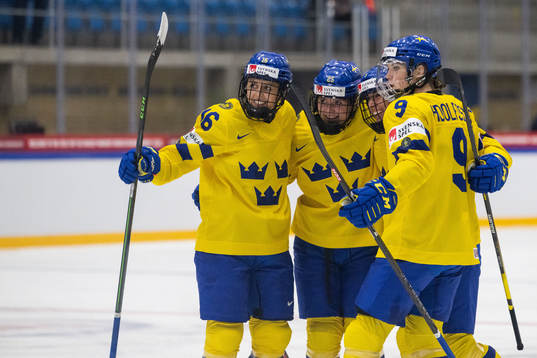 Paula Bergström of Sweden celebrate