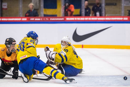 Goaltender Emma Söderberg concedes 3-3
