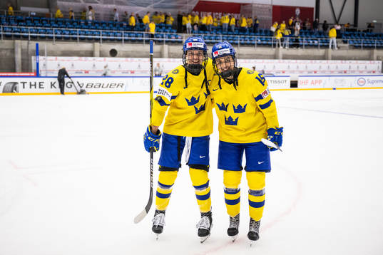 Michelle Löwenhielm and Linnea Johansson of Sweden