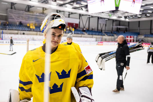 goaltender Emma Söderberg of Sweden