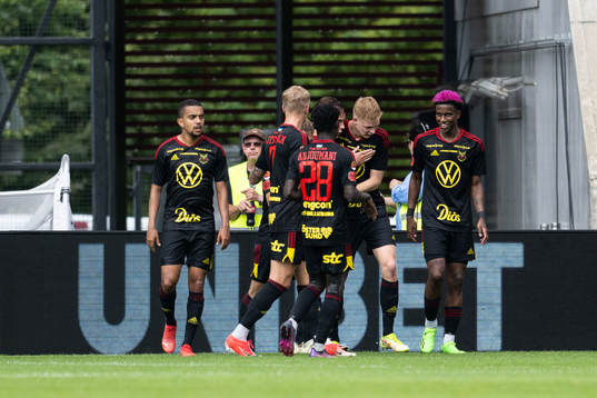 Östersunds Malcolm Stolt jublar