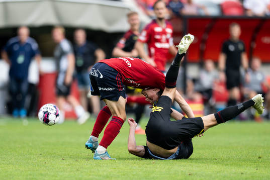 Östers Mattias Pavic och Östersunds Cesar Weilid