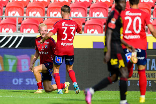 Östers Adam Bergmark Wiberg jublar