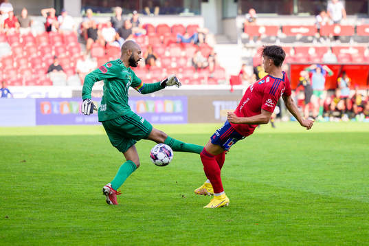 Östersunds målvakt Aly Keita och Östers Alen Zahirovic