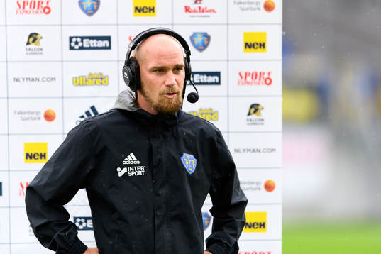 Falkenbergs Christoffer Carlsson före fotbollsmatchen i