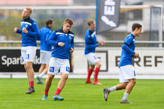 Åtvidabergs spelare före fotbollsmatchen i Ettan södra