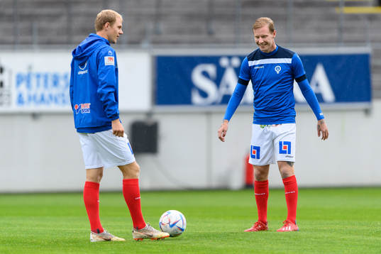 Åtvidabergs spelare före fotbollsmatchen i Ettan södra
