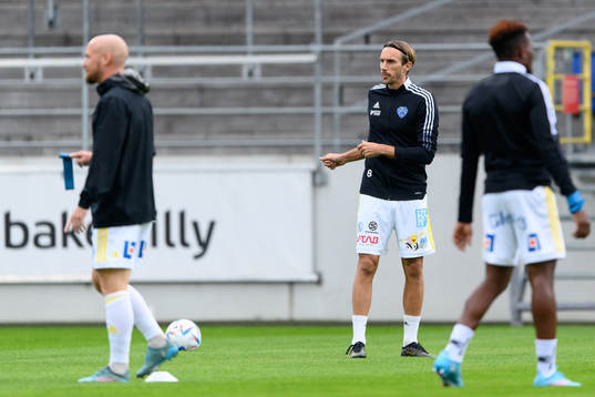 Falkenbergs Tobias Karlsson före fotbollsmatchen i Ettan