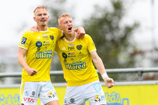Falkenbergs Linus Borgström och Wilhelm Ärlig jublar