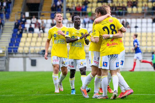 Falkenbergs spelare jublar