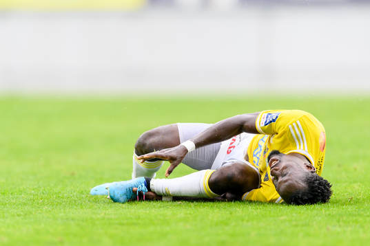 Falkenbergs Godwin Aguda har ont