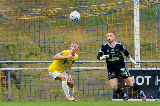 Falkenbergs Linus Borgström och målvakt Tim Erlandsson