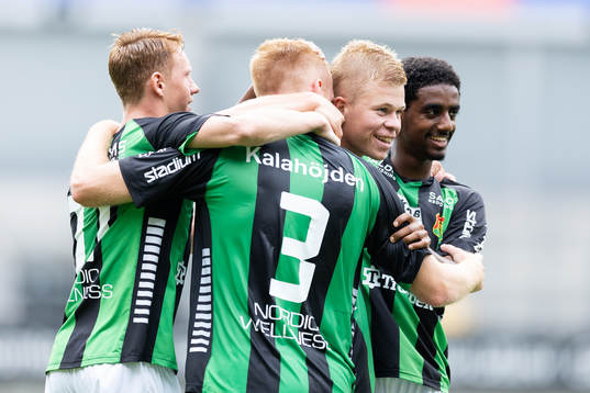 GAIS Viktor Krüger jublar med lagkamrater