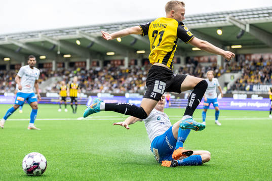 Värnamos Freddy Winsth och Häckens Tomas Olai Totland